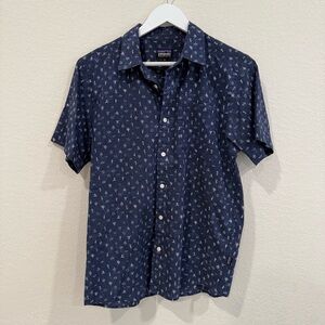 Patagonia Men’s Navy Blue Patterned Short-Sleeved Button-Down Shirt